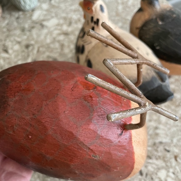 🌲Three wooden birds with backs that open. Thick metal legs on one - Picture 3 of 7